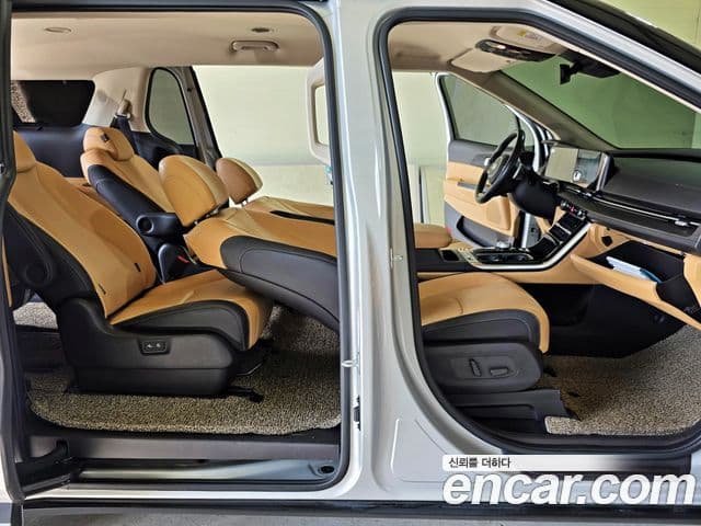 Kia Carnival 2021 — Фото 8/20