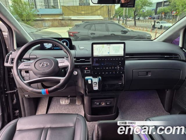 Hyundai Staria 2023 — ფოტო 10/20