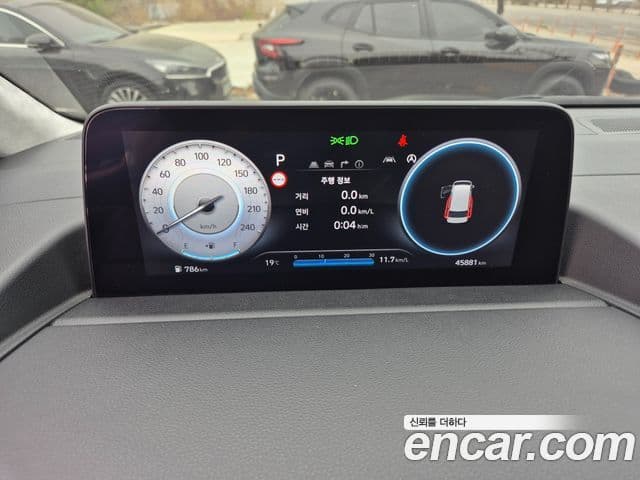 Hyundai Staria 2023 — ფოტო 6/20