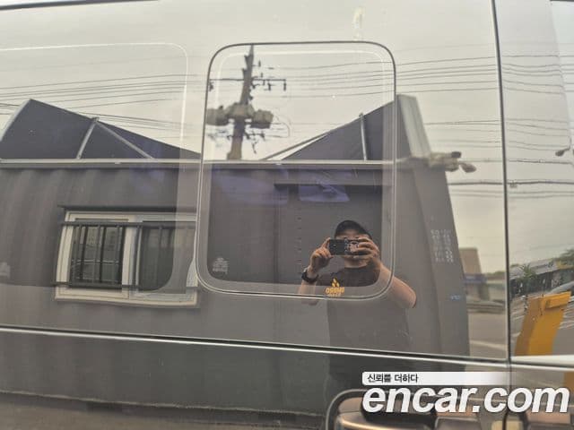 Hyundai Staria 2023 — ფოტო 15/20