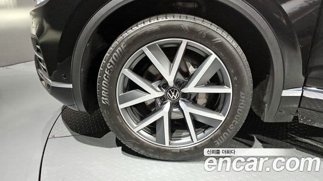 Volkswagen Touareg 2023 — Şəkil 5/20