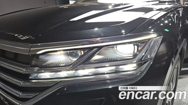 Volkswagen Touareg 2023 — Photo 18/33