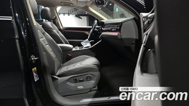 Volkswagen Touareg 2023 — Photo 16/33