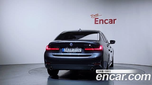BMW 3 Series 2021 — ფოტო 4/20