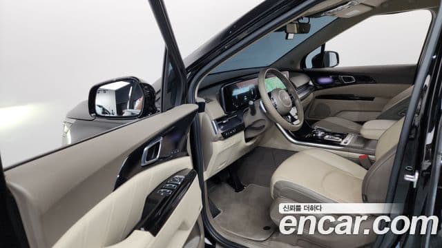 Kia Carnival 2023 — Фото 8/20