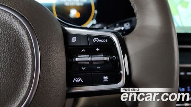 Kia Carnival 2023 — ფოტო 16/20