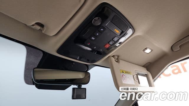 Kia Carnival 2023 — Фото 19/20