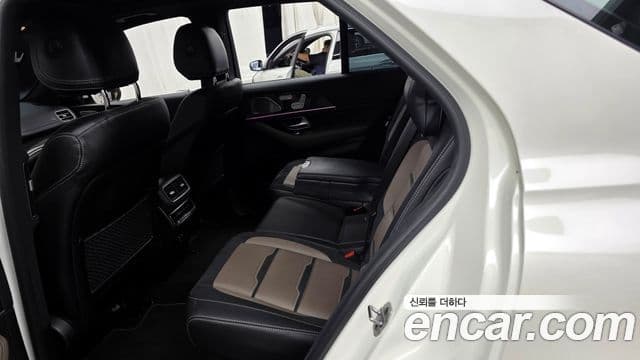 Mercedes-Benz GLE-Class 2021 — Photo 24/33