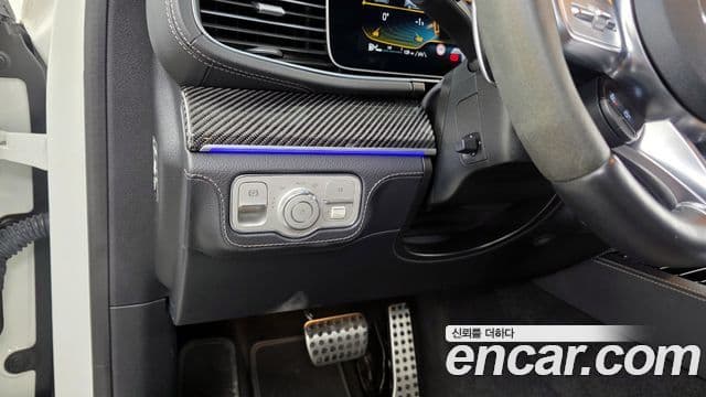 Mercedes-Benz GLE-Class 2021 — Photo 29/33