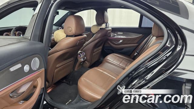 Mercedes-Benz E-Class 2019 — Photo 35/36