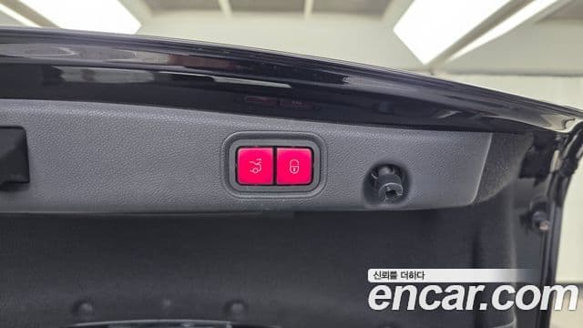 Mercedes-Benz E-Class 2019 — Photo 33/36