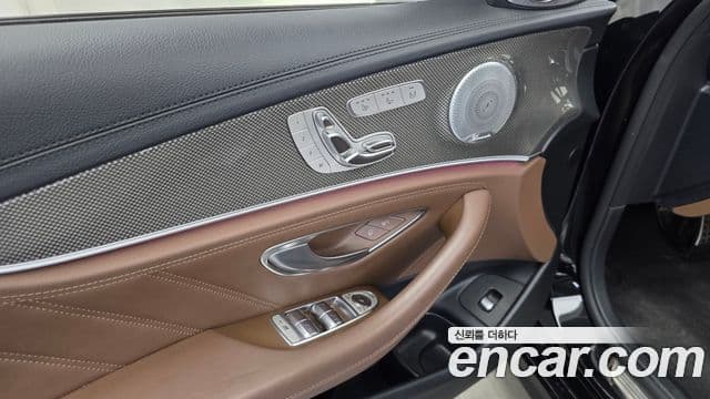 Mercedes-Benz E-Class 2019 — Photo 3/36