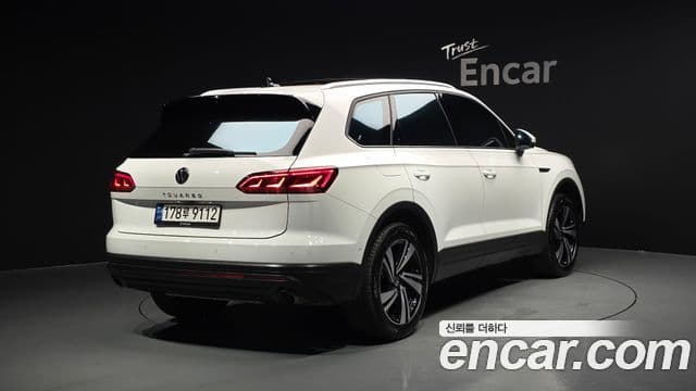 Volkswagen Touareg 2022 — Фото 2/20