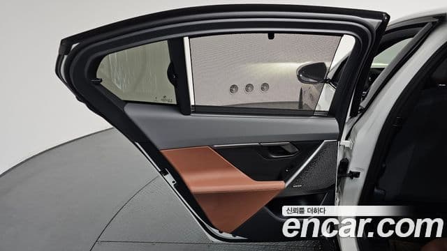 BMW 5 Series 2025 — Şəkil 31/41