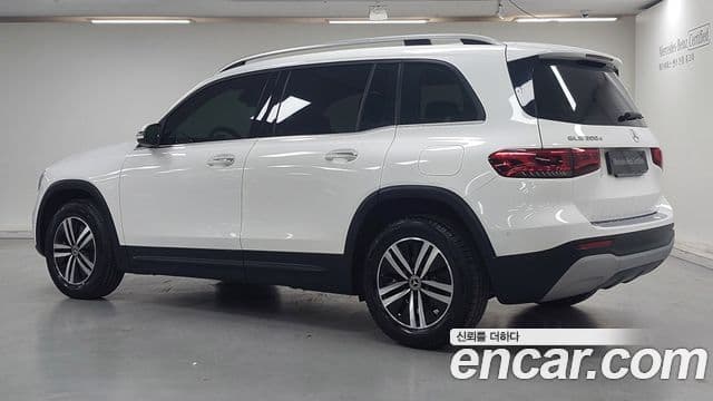 Mercedes-Benz GLB-Class 2021 — ფოტო 8/20