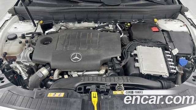 Mercedes-Benz GLB-Class 2021 — ფოტო 6/20