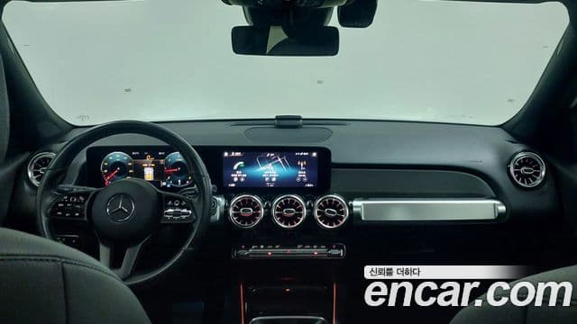 Mercedes-Benz GLB-Class 2021 — ფოტო 7/20