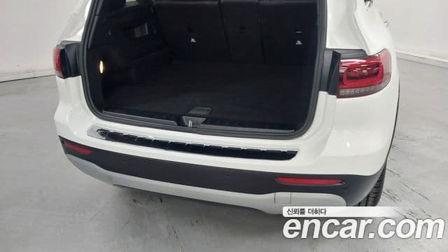 Mercedes-Benz GLB-Class 2021 — ფოტო 13/20