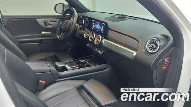 Mercedes-Benz GLB-Class 2021 — ფოტო 4/20