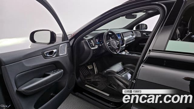 Volvo XC60 2022 — Şəkil 10/20