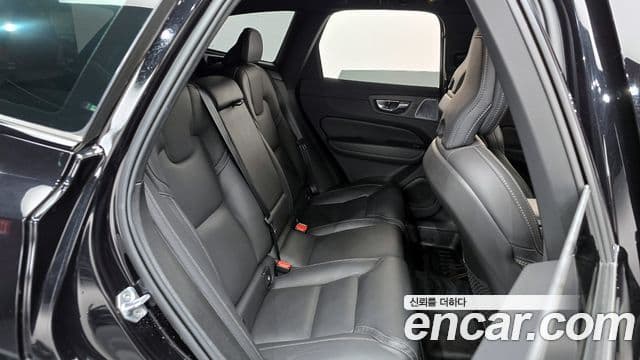 Volvo XC60 2022 — Şəkil 11/20