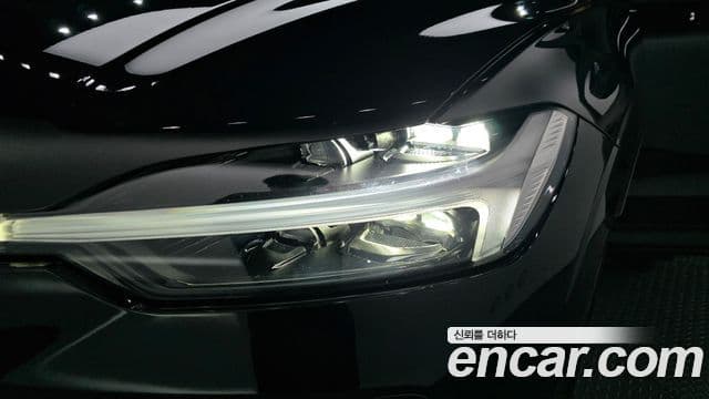 Volvo XC60 2022 — Şəkil 19/33