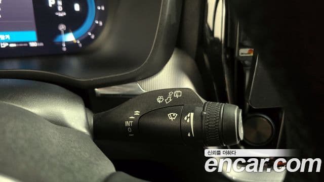 Volvo XC60 2022 — Şəkil 24/33