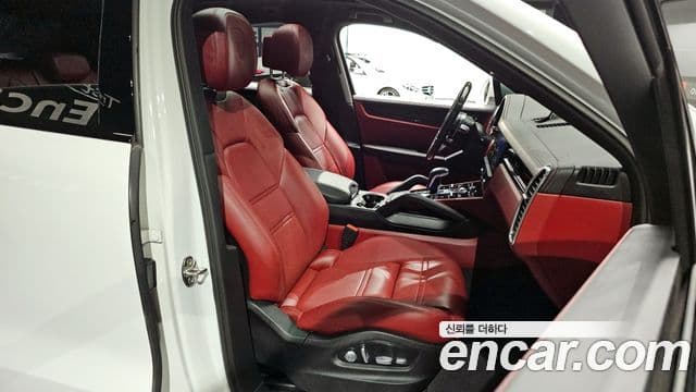 Porsche Cayenne 2020 — ფოტო 12/20