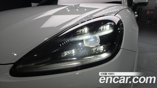 Porsche Cayenne 2020 — Photo 14/35