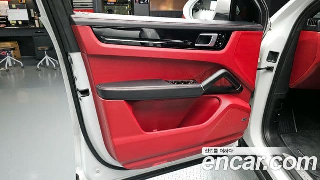 Porsche Cayenne 2020 — Photo 15/35