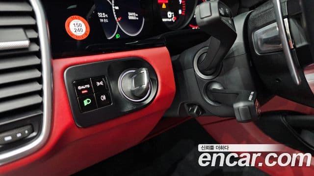 Porsche Cayenne 2020 — Photo 23/35