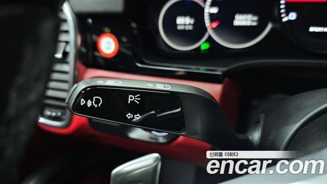 Porsche Cayenne 2020 — Photo 16/35