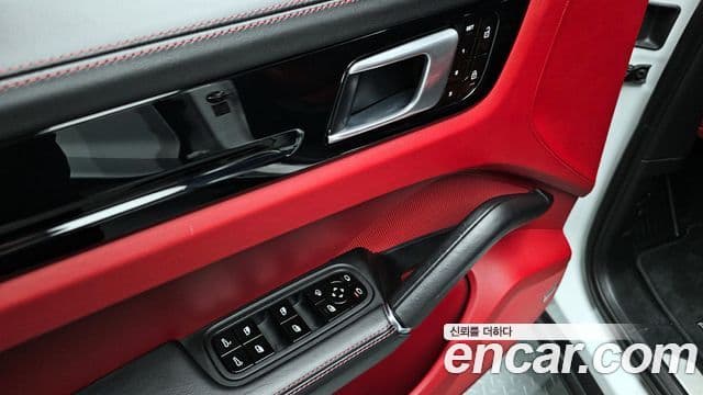 Porsche Cayenne 2020 — Photo 7/35