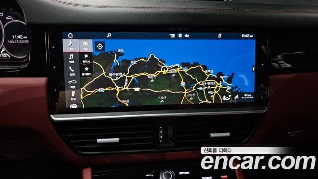 Porsche Cayenne 2020 — Photo 25/35