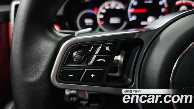 Porsche Cayenne 2020 — Photo 2/35