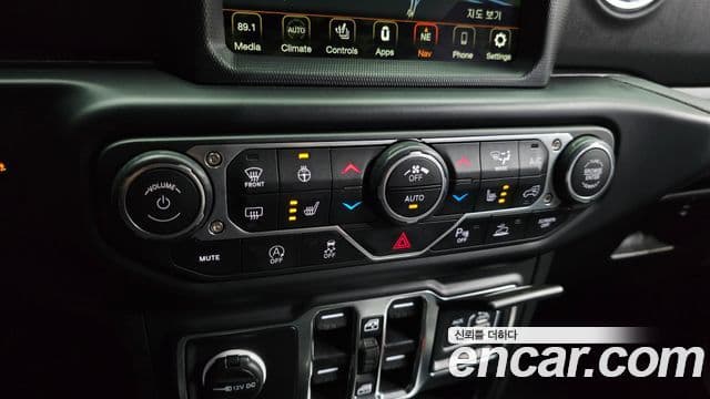 Jeep Wrangler 2023 — Фото 18/20