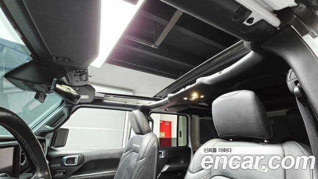 Jeep Wrangler 2023 — Фото 19/20
