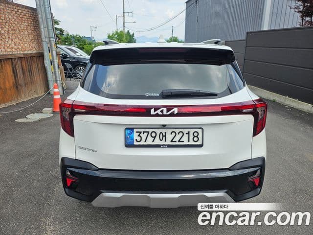 Kia Seltos 2023 — ფოტო 3/20