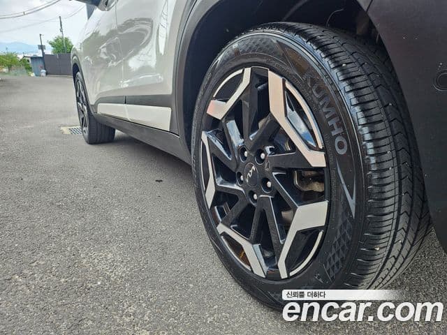 Kia Seltos 2023 — ფოტო 4/20