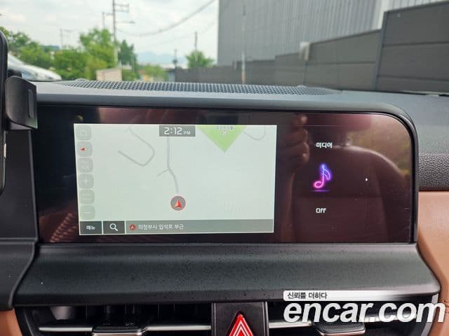 Kia Seltos 2023 — ფოტო 18/20