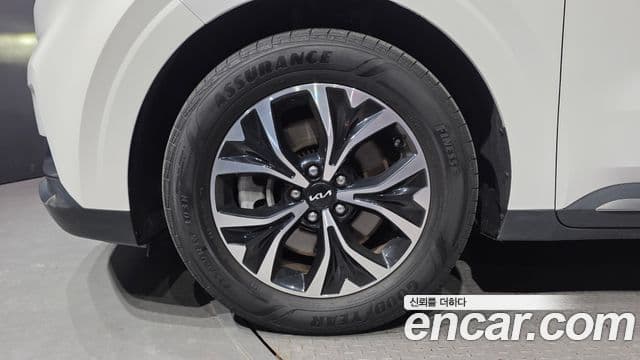 Kia Carnival 2023 — Фото 5/20