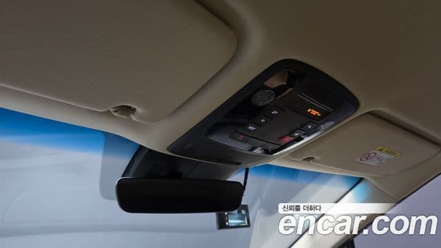 Kia Carnival 2023 — Фото 17/20