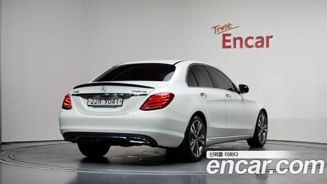 Mercedes-Benz C-Class 2018 — Şəkil 18/32