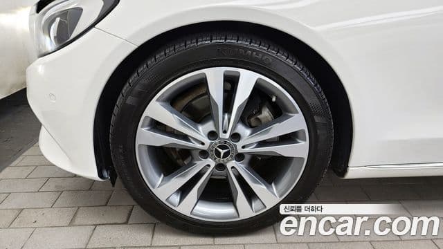 Mercedes-Benz C-Class 2018 — Şəkil 12/32