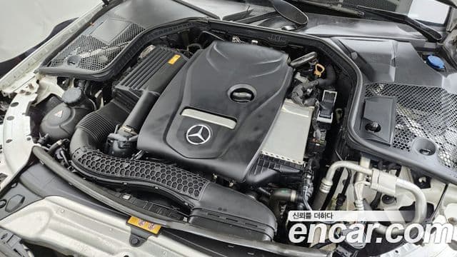 Mercedes-Benz C-Class 2018 — Şəkil 26/32