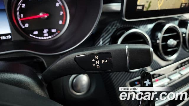 Mercedes-Benz C-Class 2018 — Şəkil 23/32