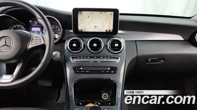 Mercedes-Benz C-Class 2018 — Şəkil 8/32