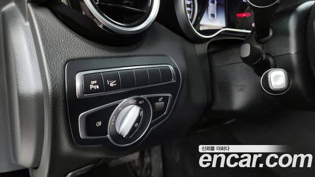 Mercedes-Benz C-Class 2018 — Şəkil 13/32