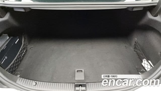 Mercedes-Benz C-Class 2018 — Şəkil 31/32