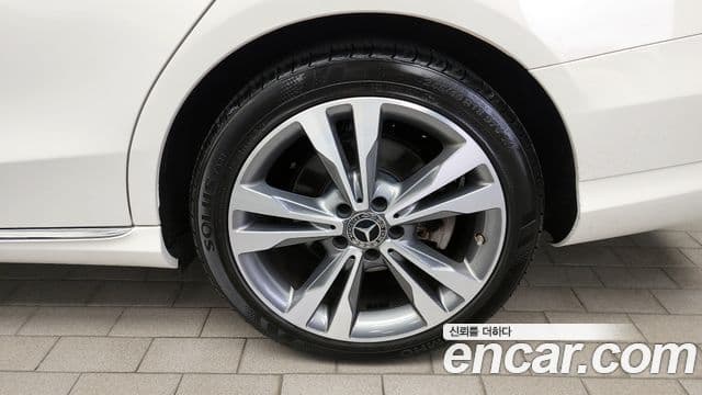 Mercedes-Benz C-Class 2018 — Şəkil 14/32